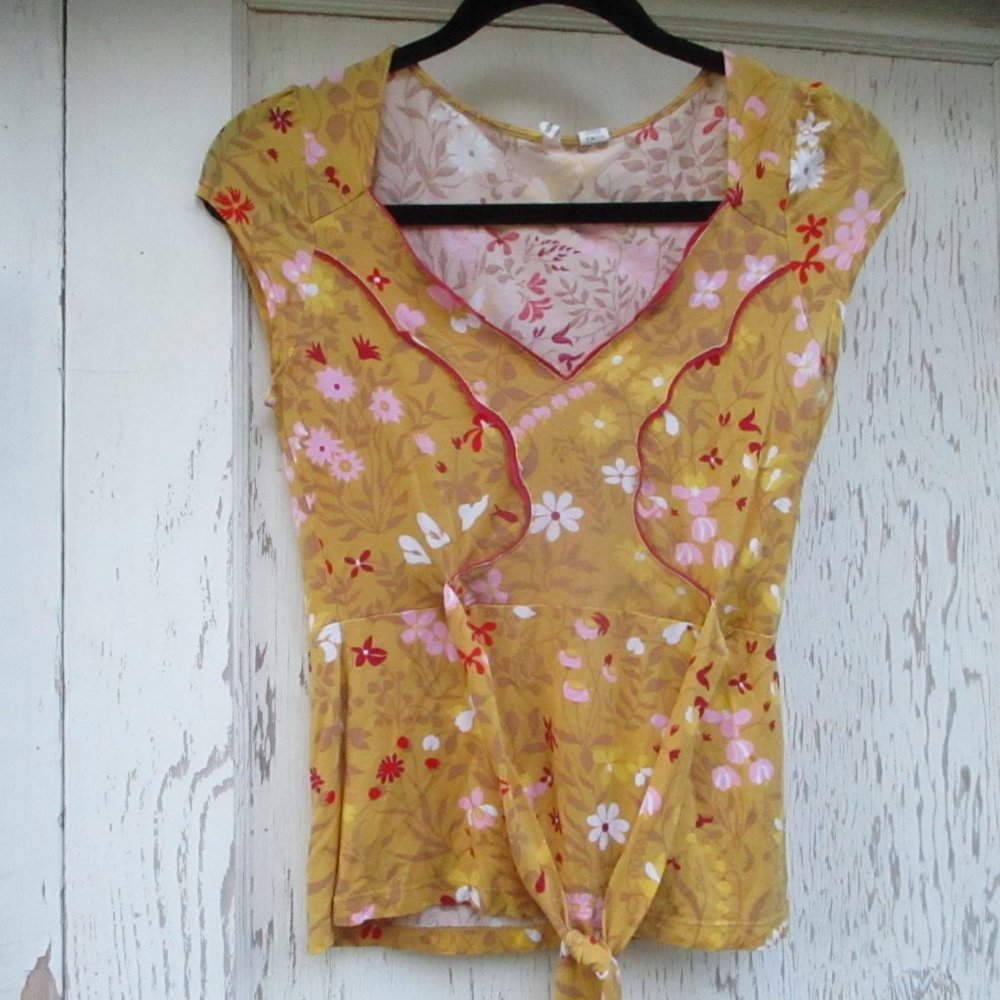 Anthropologie’s Moth Top Women's S Yellow Floral Short Sleeve Pink & Red Flowers - Picture 5 of 13